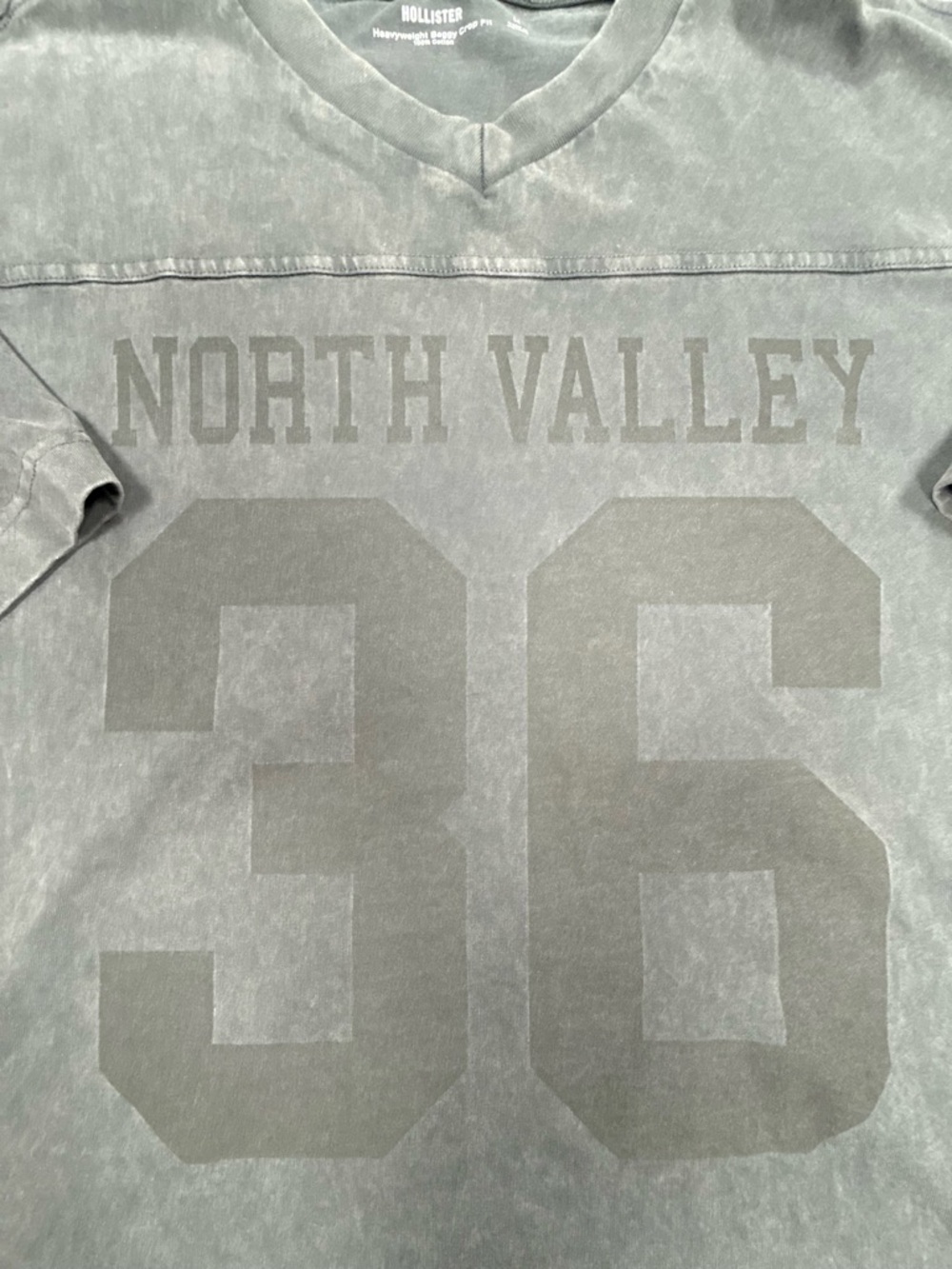 Hollister Men's Gray V-Neck 'North Valley 36' Graphic Tee - Picture 3 of 10